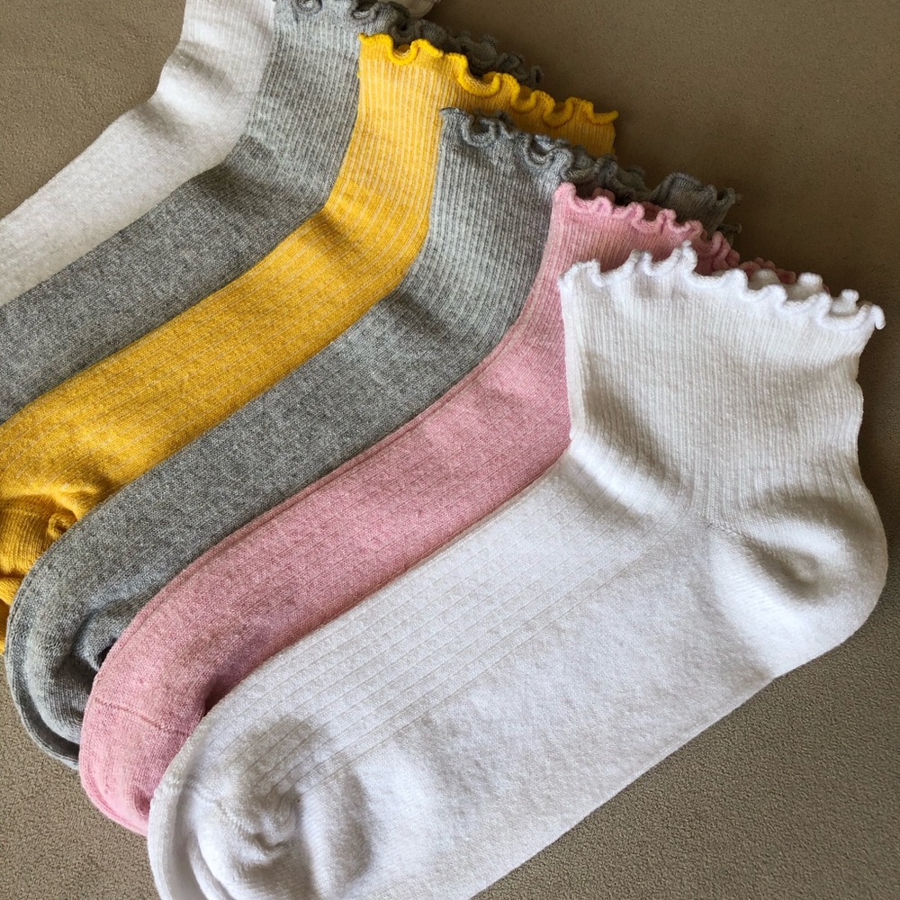 6 pair New Women Ruffle Ankle Socks. Seamless low cut socks